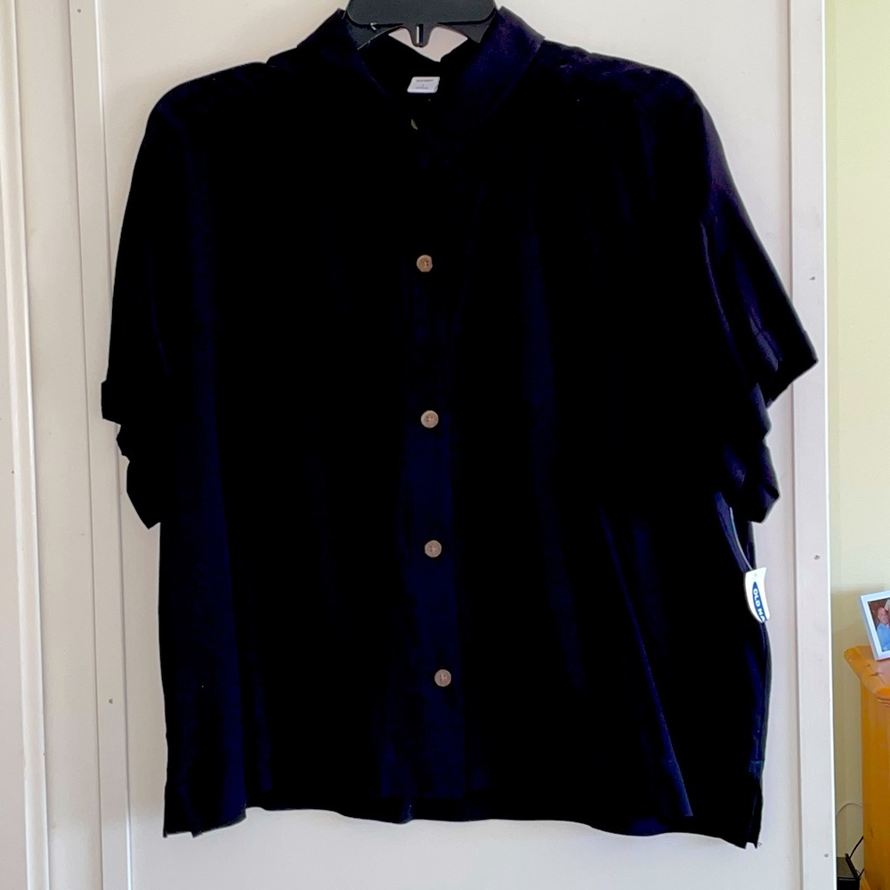 Never used Old Navy tops. Size: large. Color black and dark green